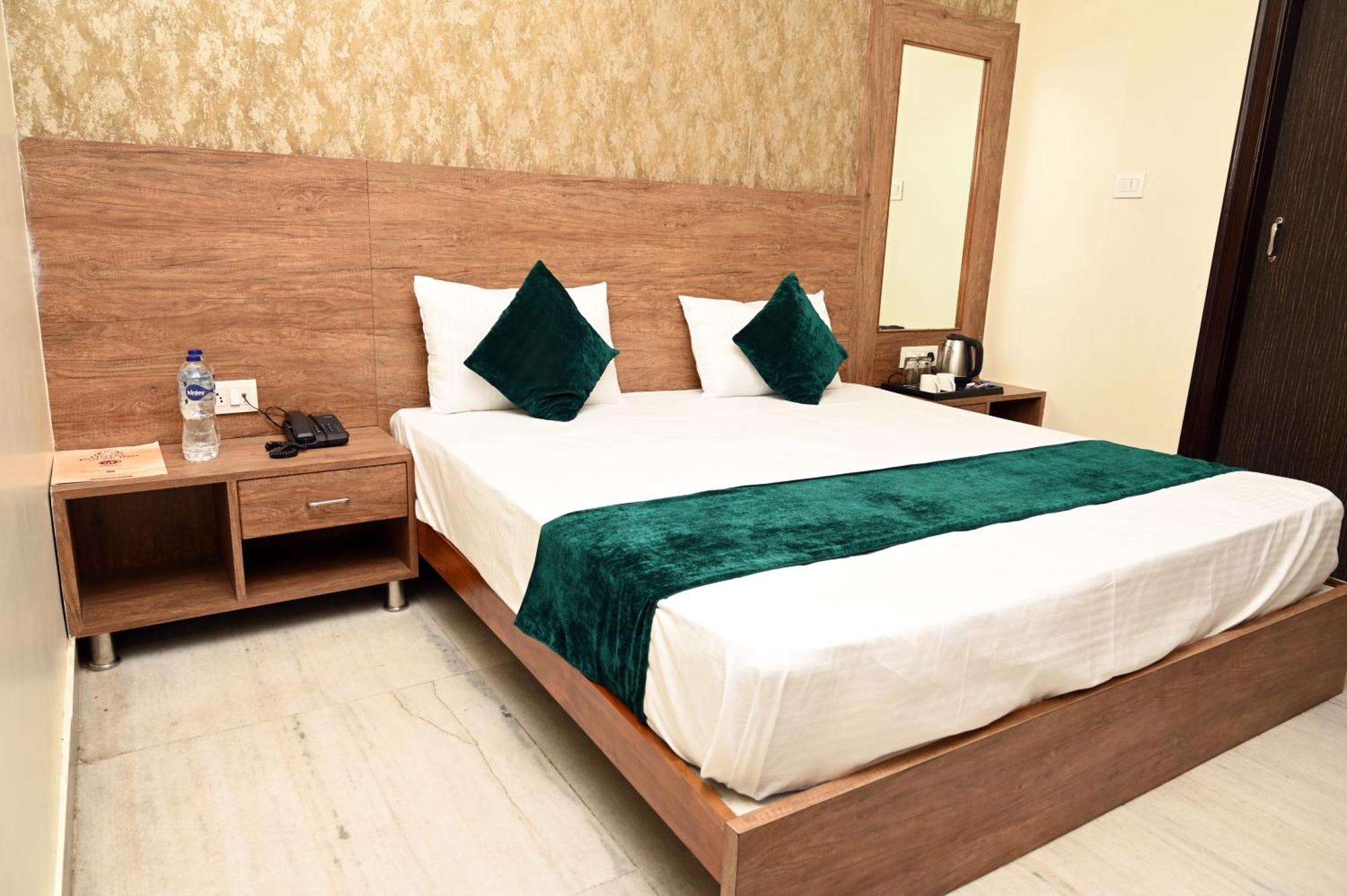 Hotel Pulse Inn Near Railway Station Dzsaipur Kültér fotó