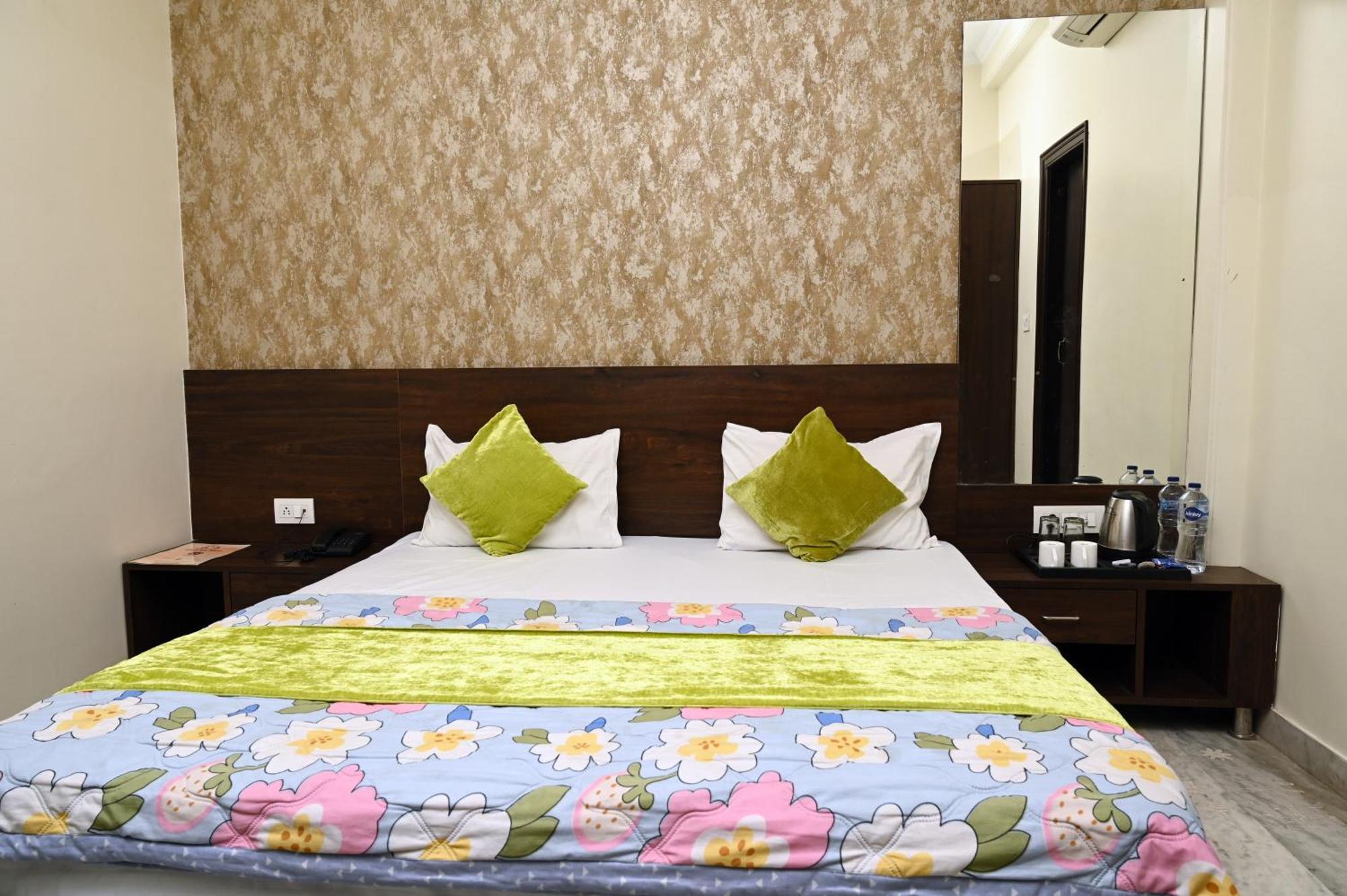 Hotel Pulse Inn Near Railway Station Dzsaipur Kültér fotó