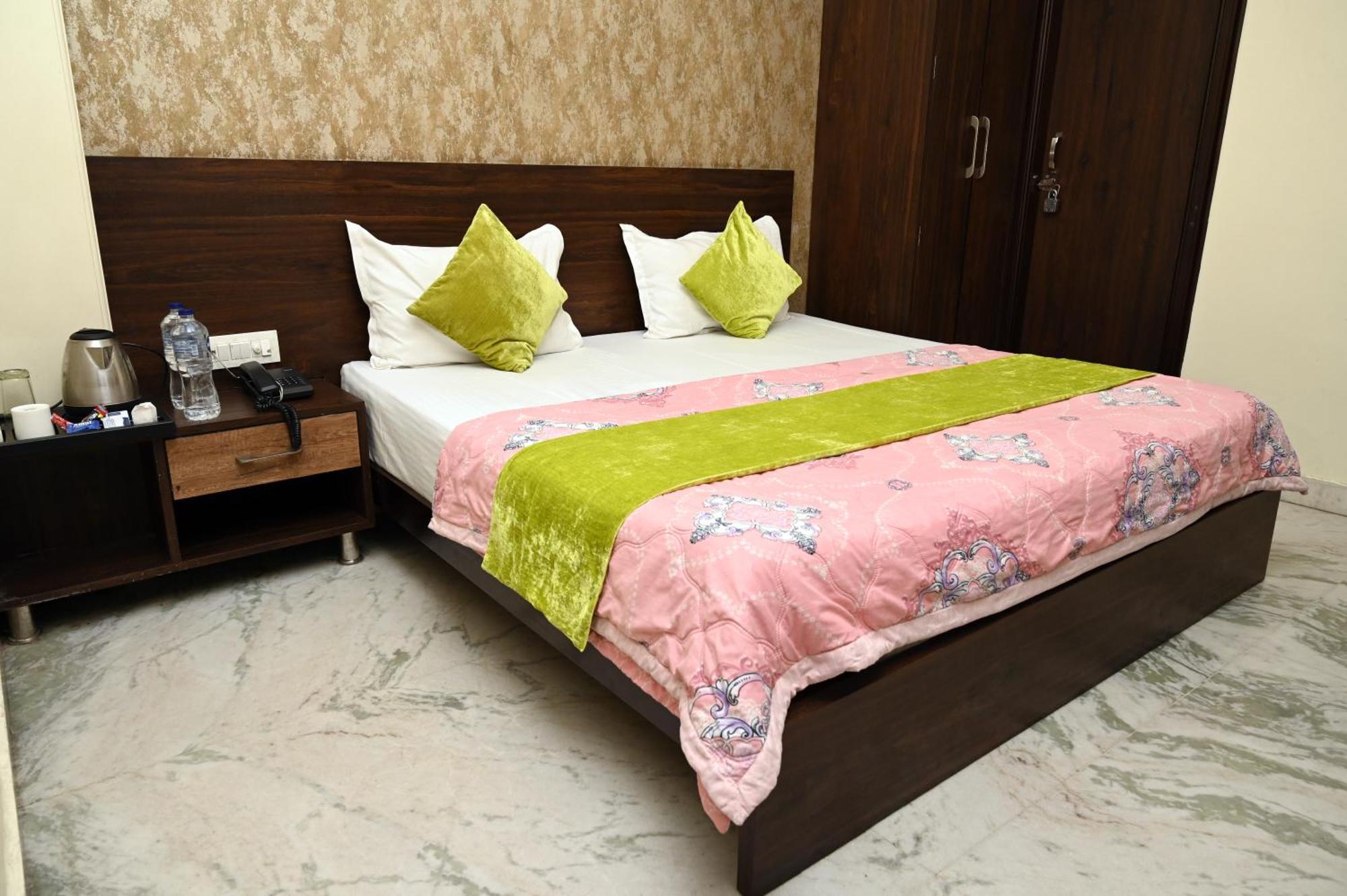 Hotel Pulse Inn Near Railway Station Dzsaipur Kültér fotó