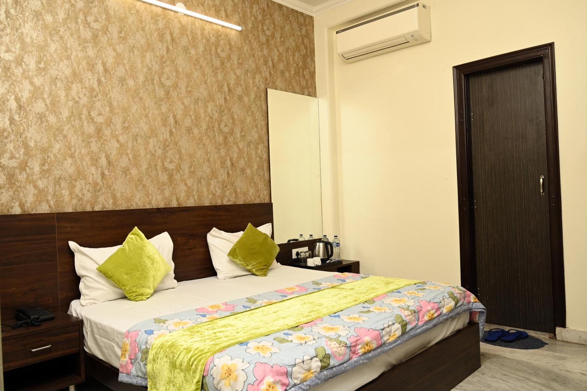 Hotel Pulse Inn Near Railway Station Dzsaipur Kültér fotó