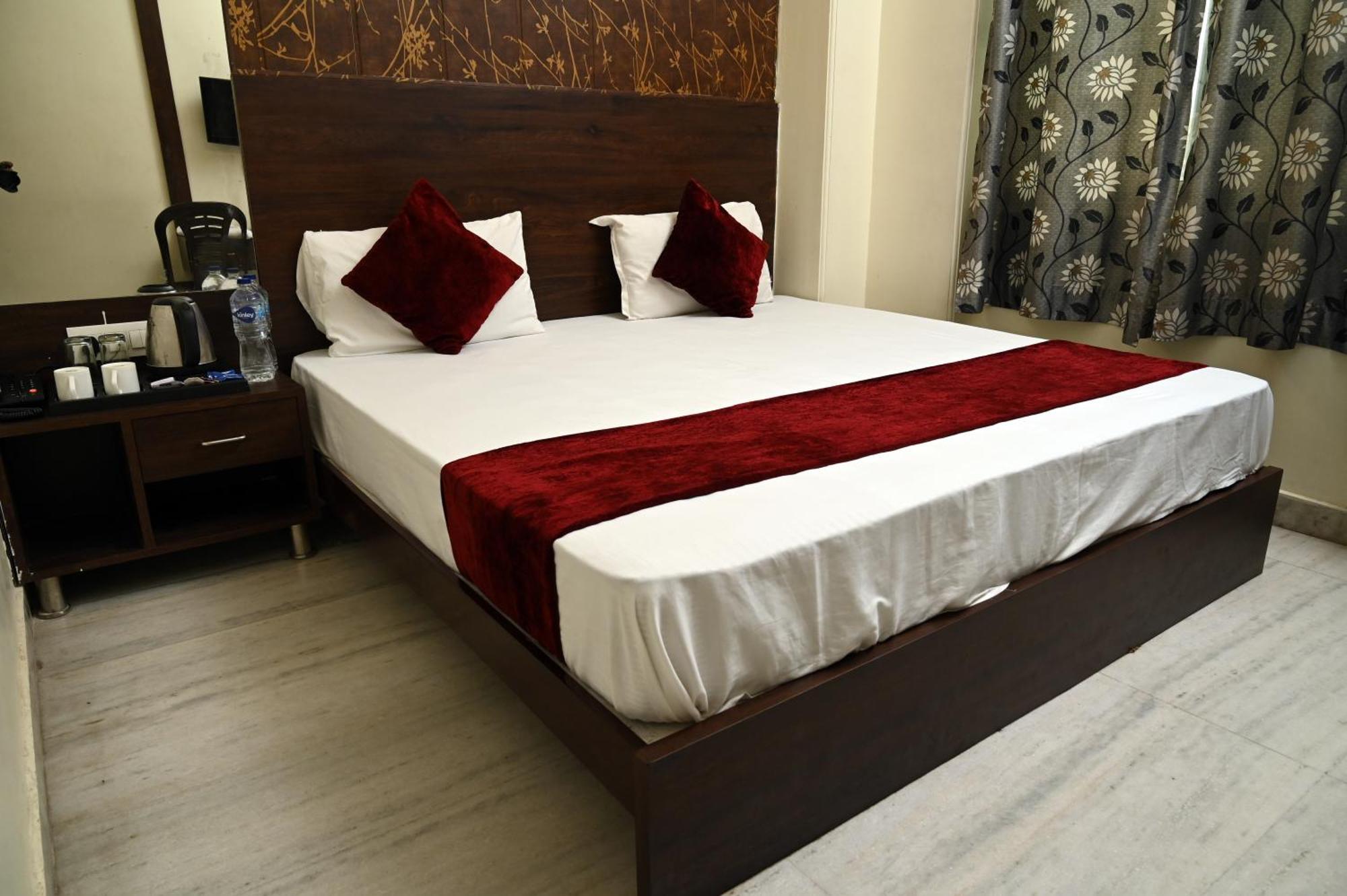 Hotel Pulse Inn Near Railway Station Dzsaipur Kültér fotó