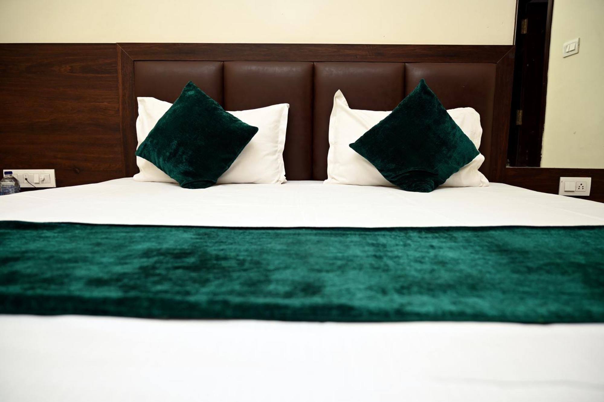 Hotel Pulse Inn Near Railway Station Dzsaipur Kültér fotó