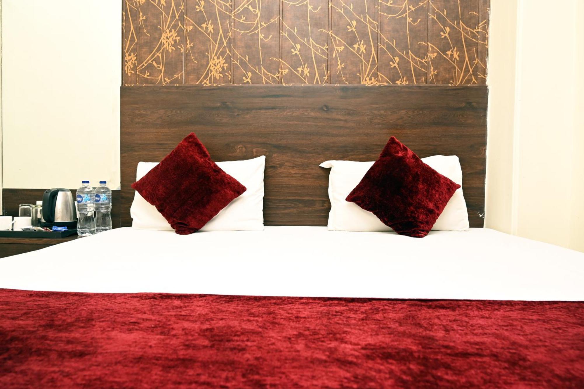 Hotel Pulse Inn Near Railway Station Dzsaipur Kültér fotó
